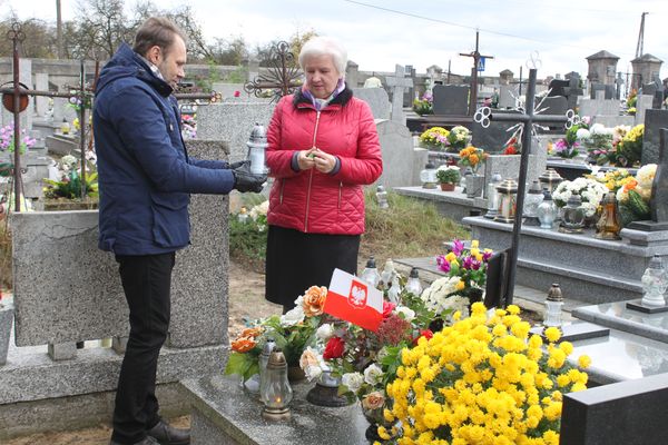 zapalono znicze na grobach nieznanych żołnierzy3