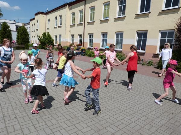 szkolny dzień integracji w Szkole Podstawowej nr 2 w Zelowie1